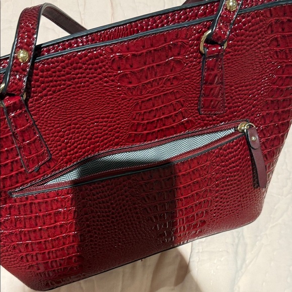 Elegant Red Faux Crocodile-Embossed Women's Tote Purse - Picture 10 of 10